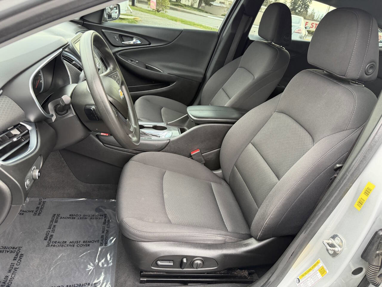 Used 2017 Chevrolet Malibu LT FWD image 15