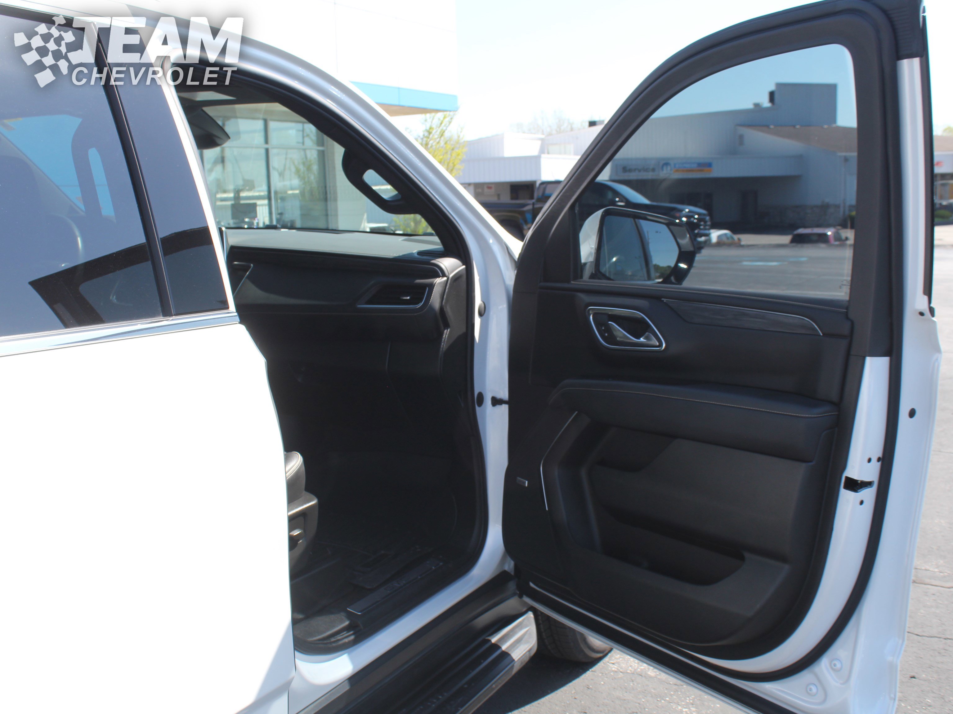 Used 2023 GMC Yukon SLT w/ SLT Luxury Package AWD/4WD image 28