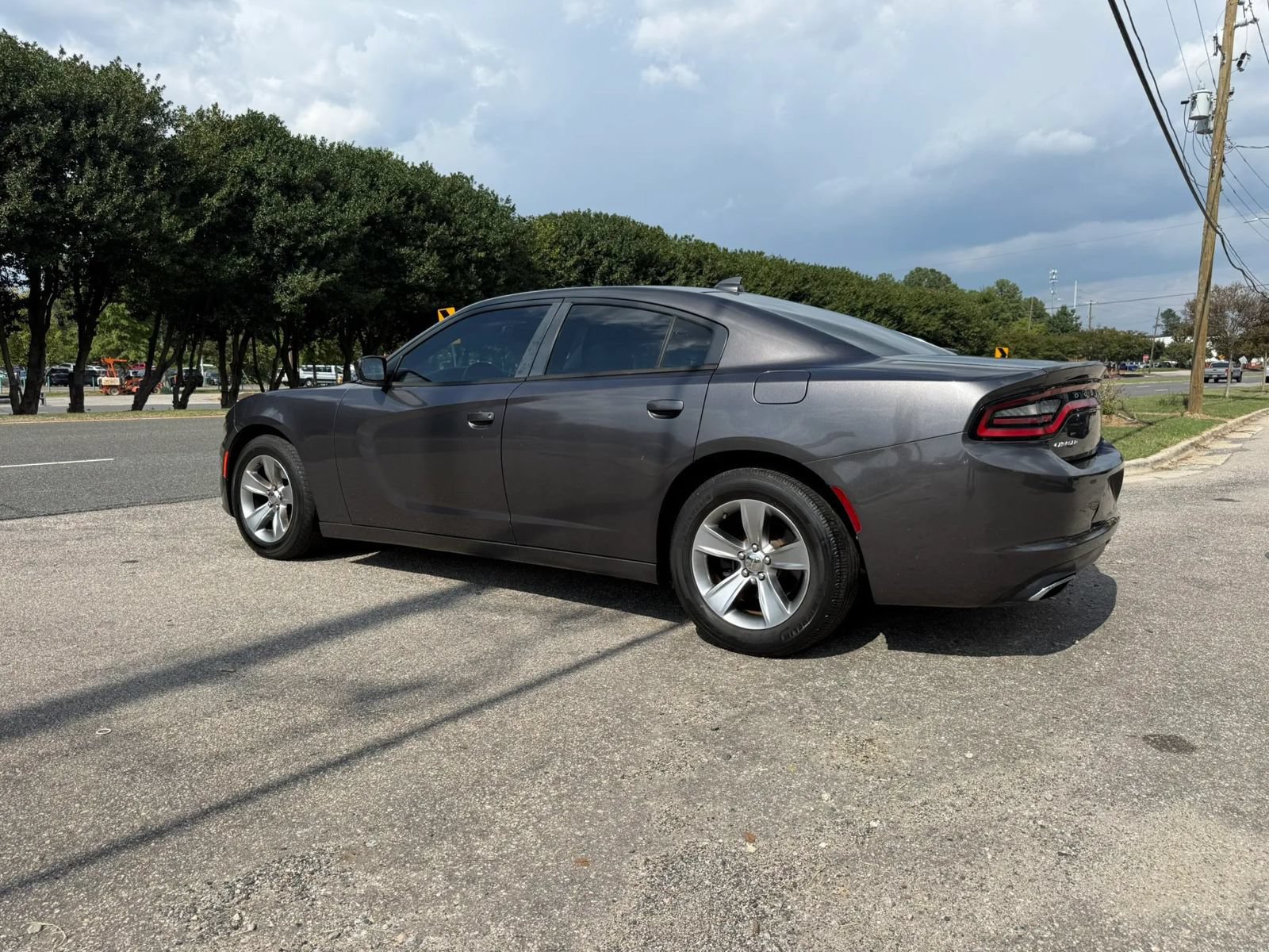 Used 2015 Dodge Charger SXT RWD image 5