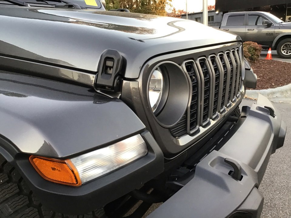 Used 2025 Jeep Gladiator Sport image 24