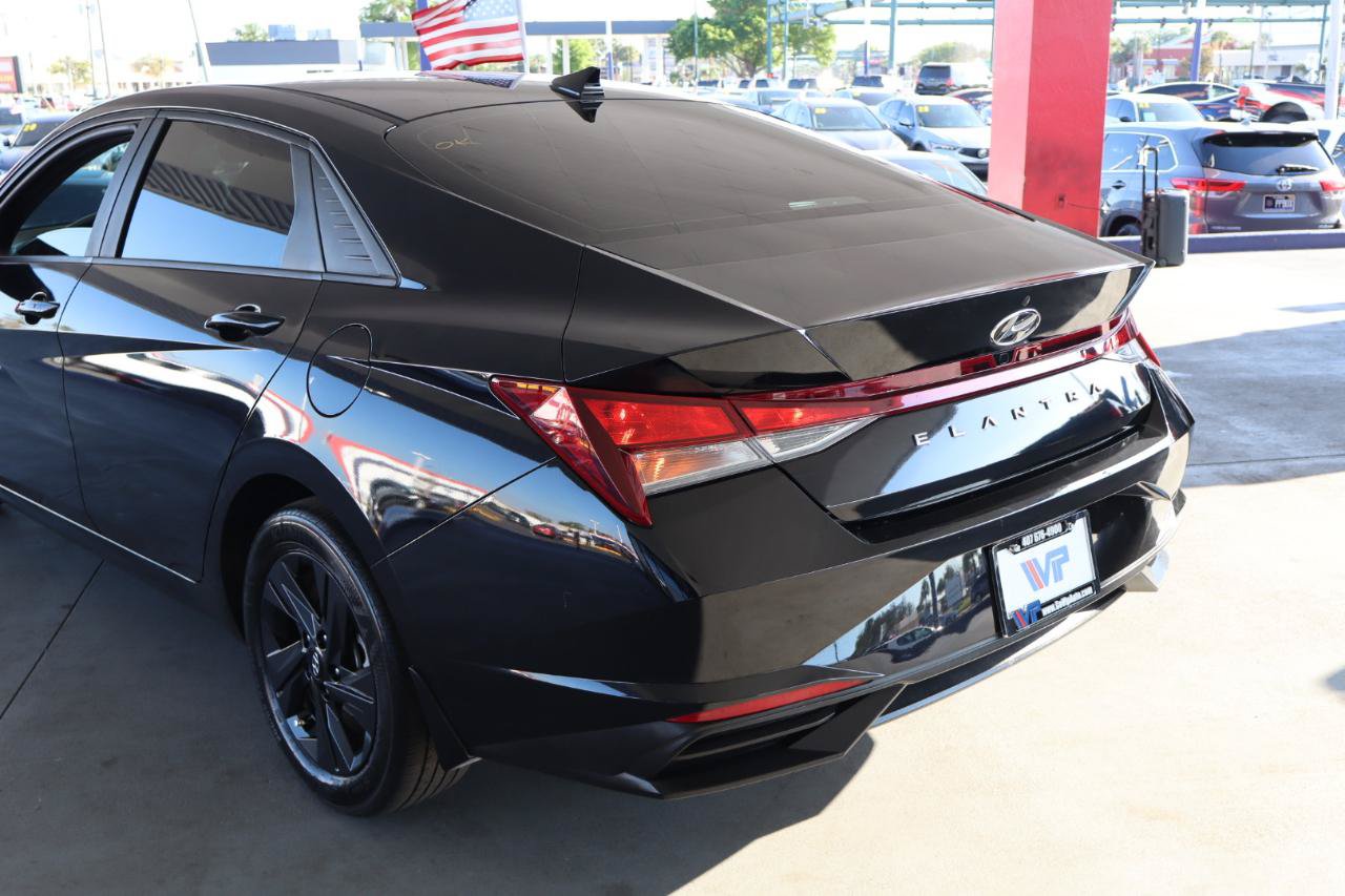 Used 2023 Hyundai Elantra SEL FWD image 9