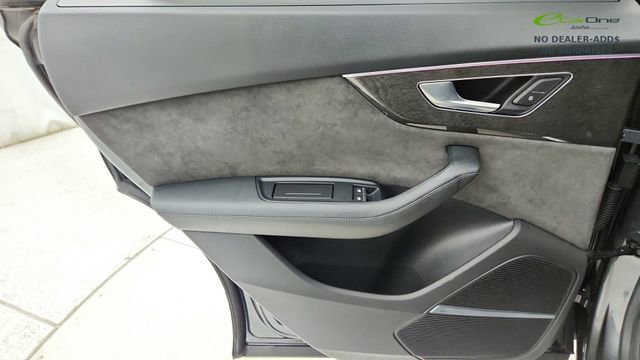 Used 2020 Audi Q8 Prestige w/ Prestige Package image 32