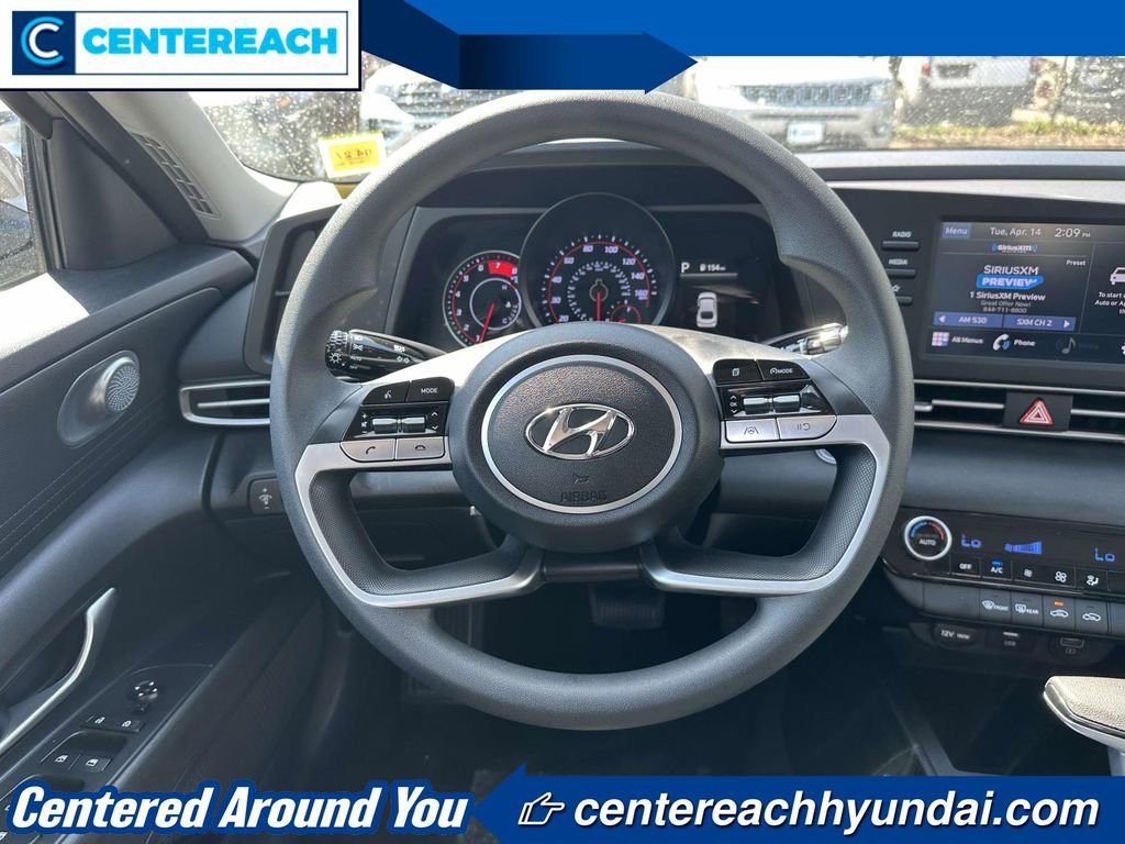Used 2023 Hyundai Elantra SEL w/ Preferred Accessory Package FWD image 11