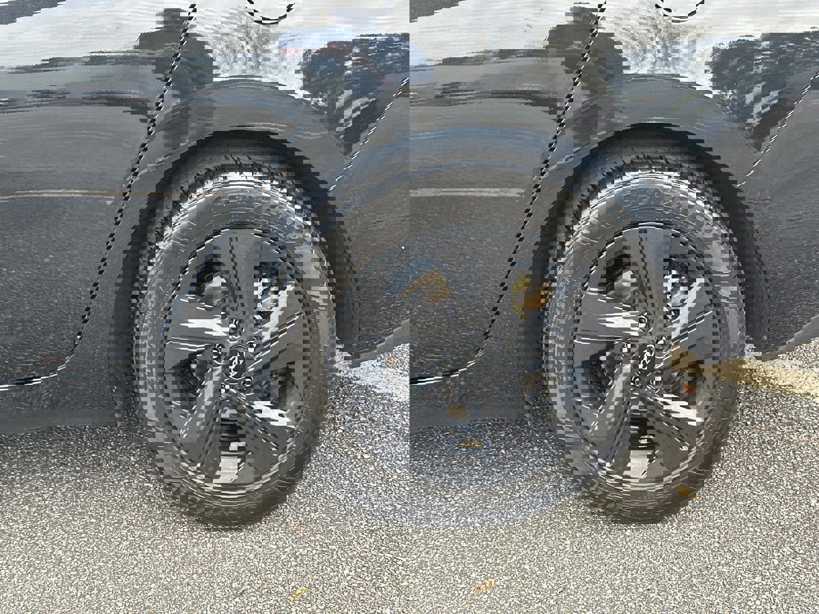 Used 2023 Hyundai Elantra SEL w/ Preferred Accessory Package image 19