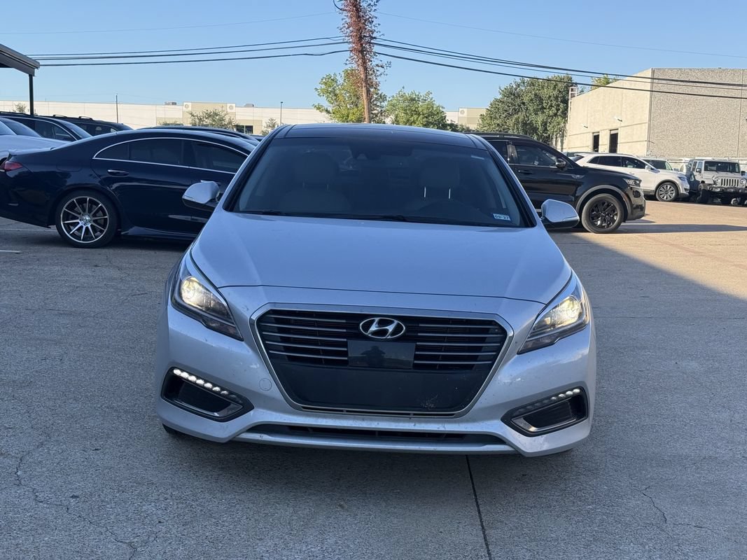 Used 2016 Hyundai Sonata Limited w/ Option Group 02 FWD image 2