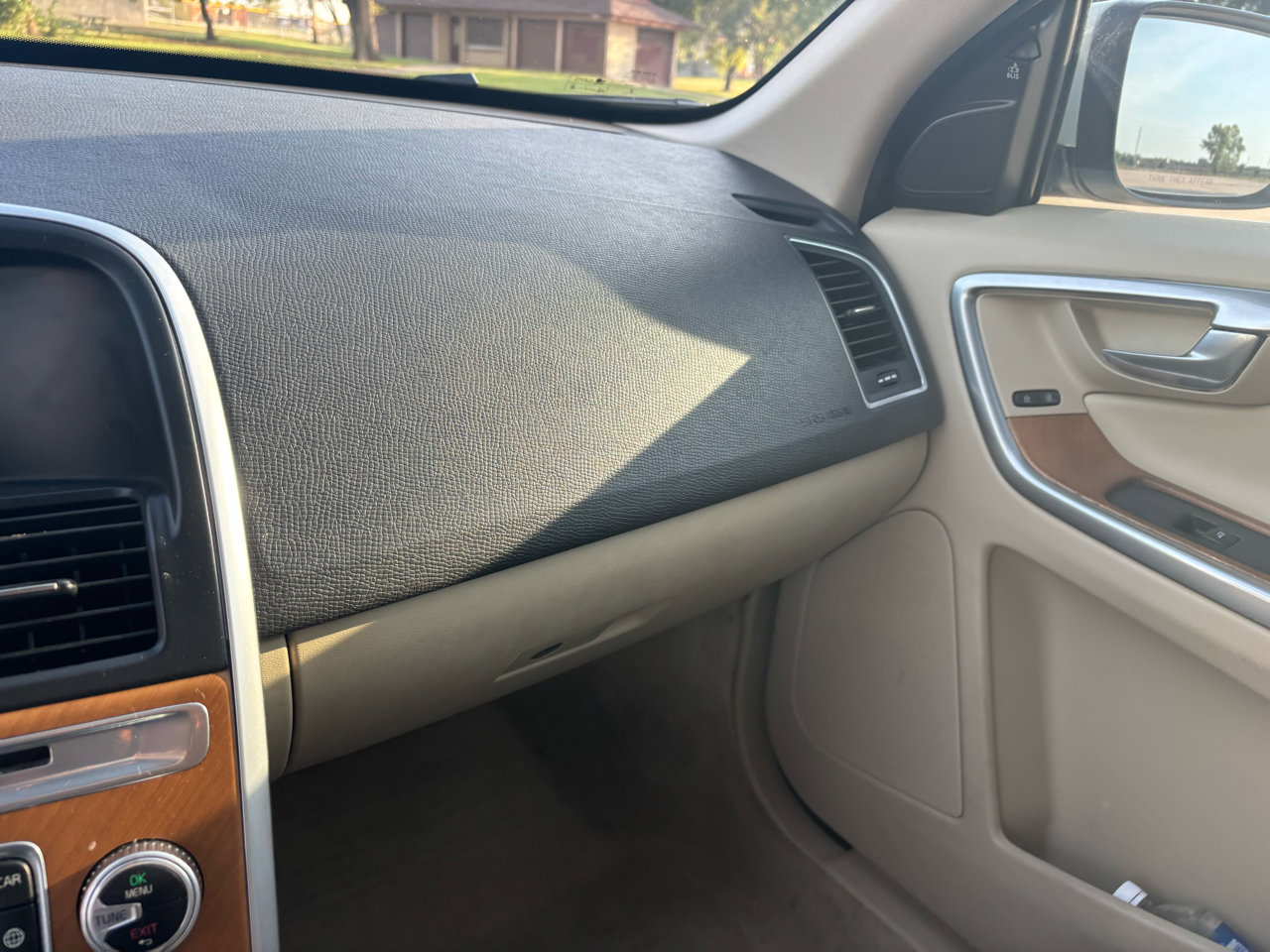 Used 2015 Volvo XC60 T6 w/ Proximity Package image 14