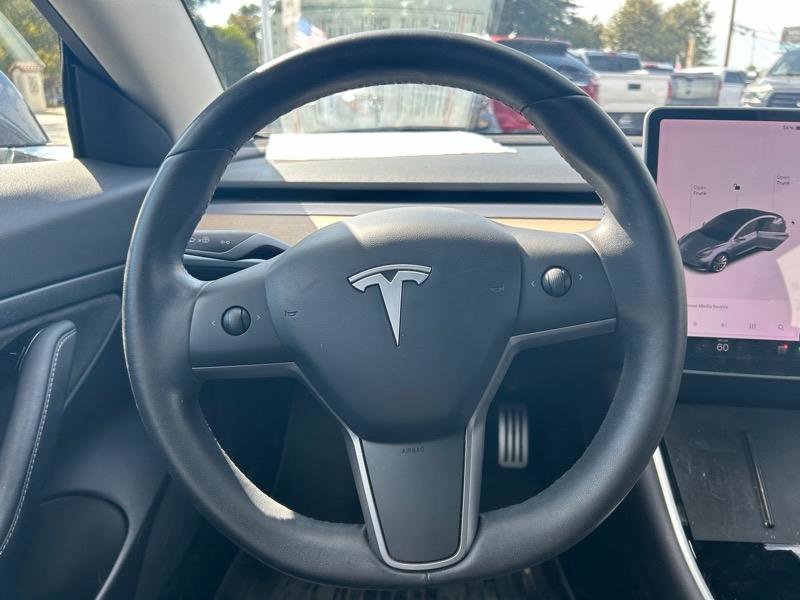 Used 2020 Tesla Model 3 Standard Range Plus image 10