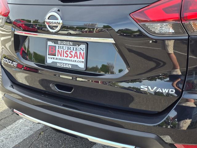 Used 2018 Nissan Rogue SV AWD/4WD image 16