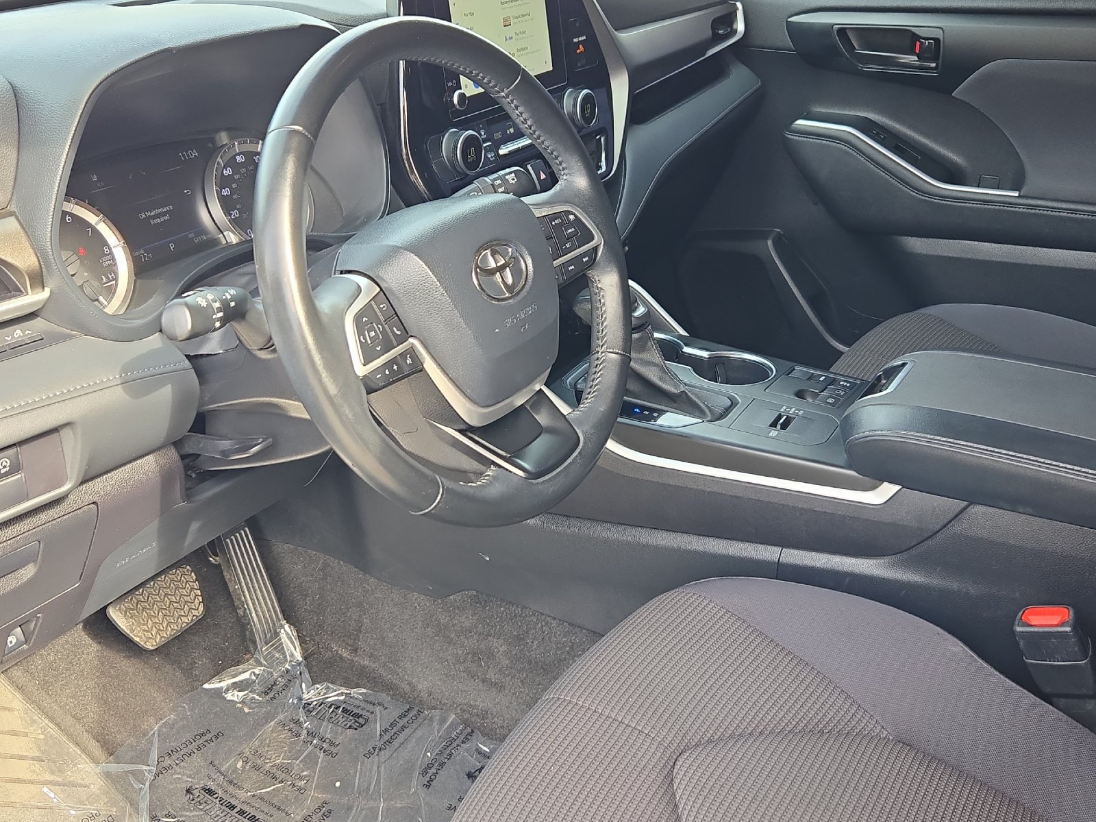 Used 2023 Toyota Highlander LE FWD image 9