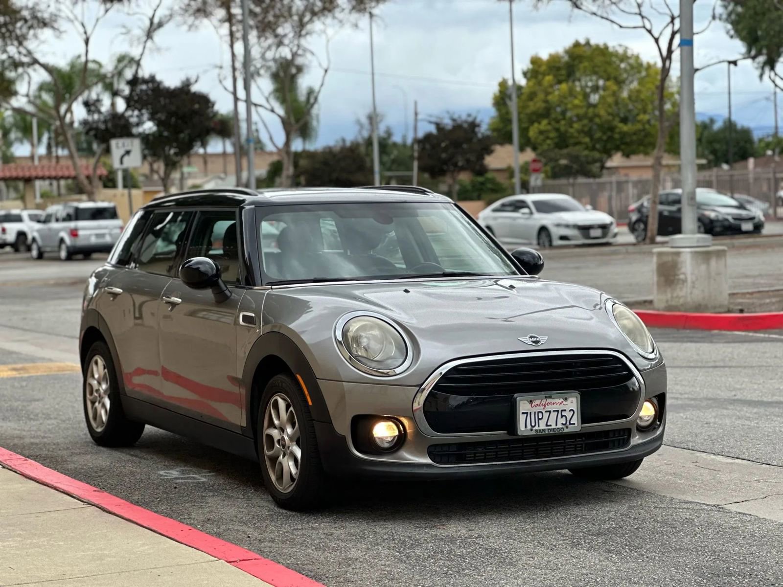 Used 2016 MINI Cooper Clubman image 3