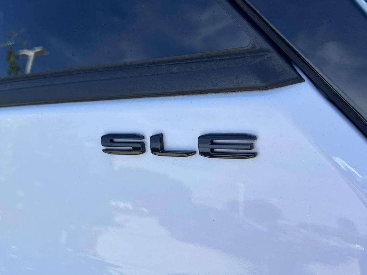 Used 2023 GMC Terrain SLE w/ Driver Convenience Package FWD image 7