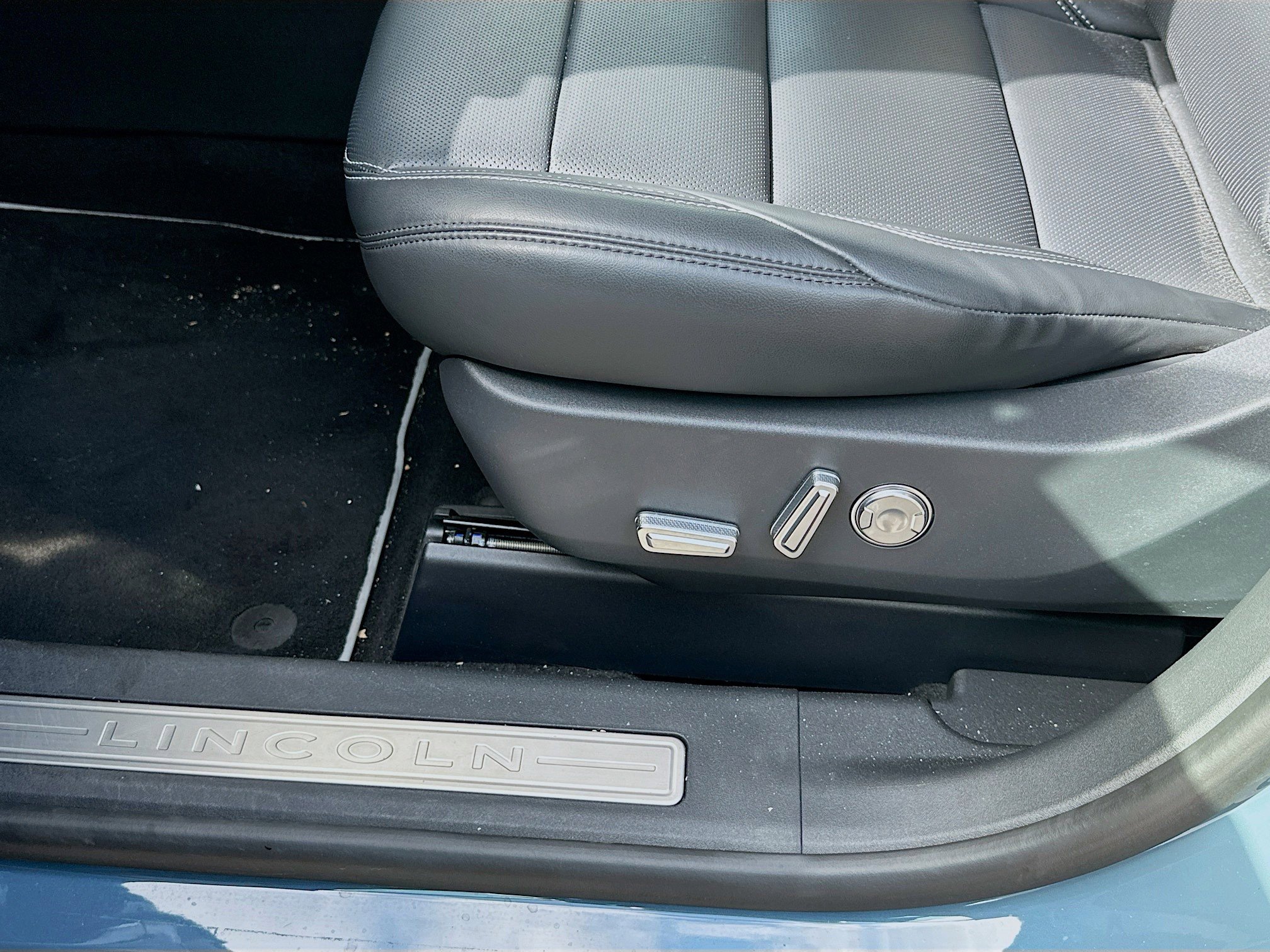 Used 2025 Lincoln Nautilus Premier image 16