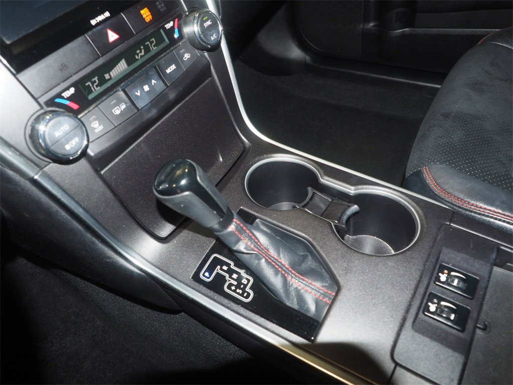 Used 2016 Toyota Camry XLE image 16