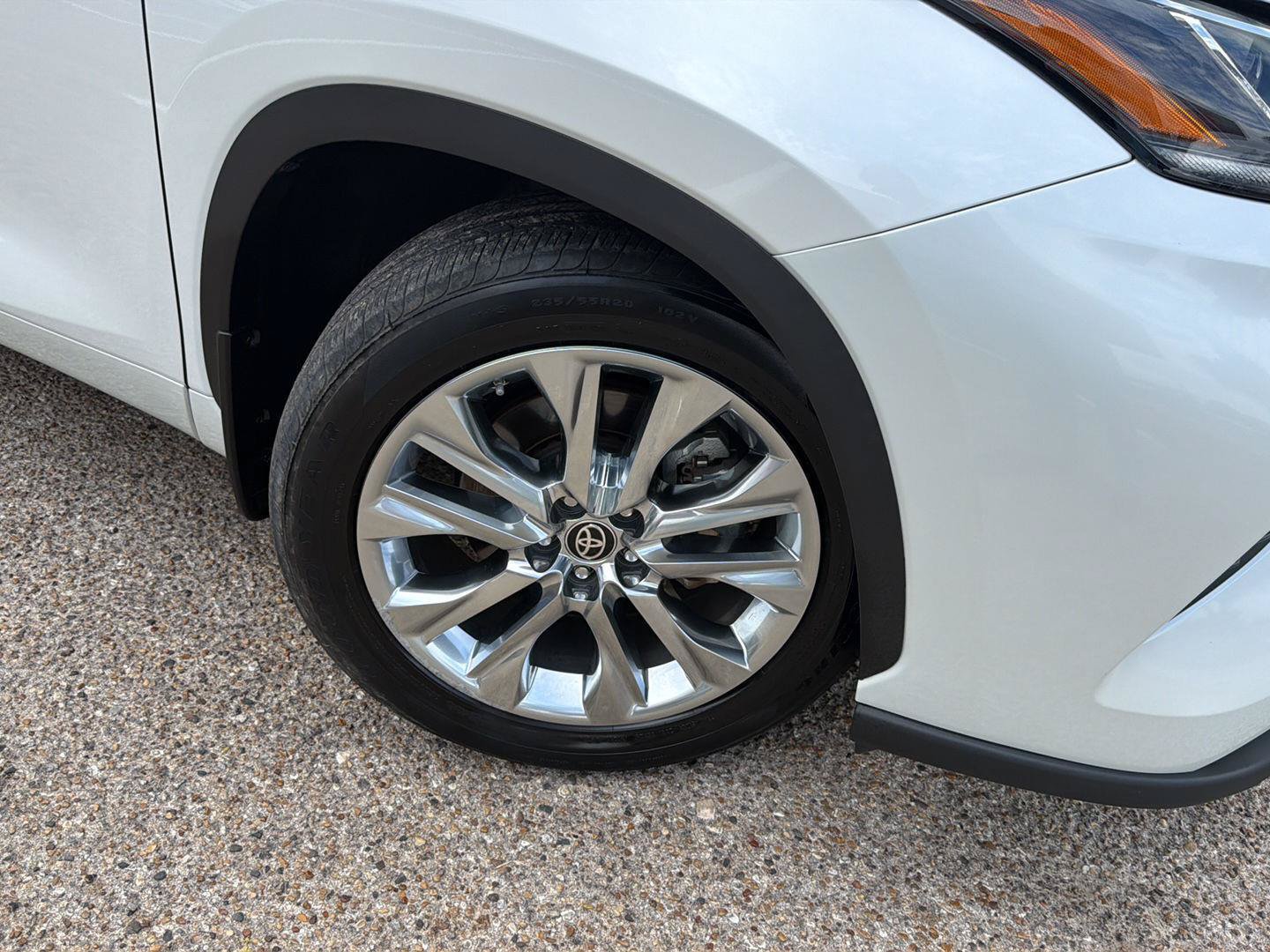 Used 2024 Toyota Highlander Limited AWD/4WD image 9