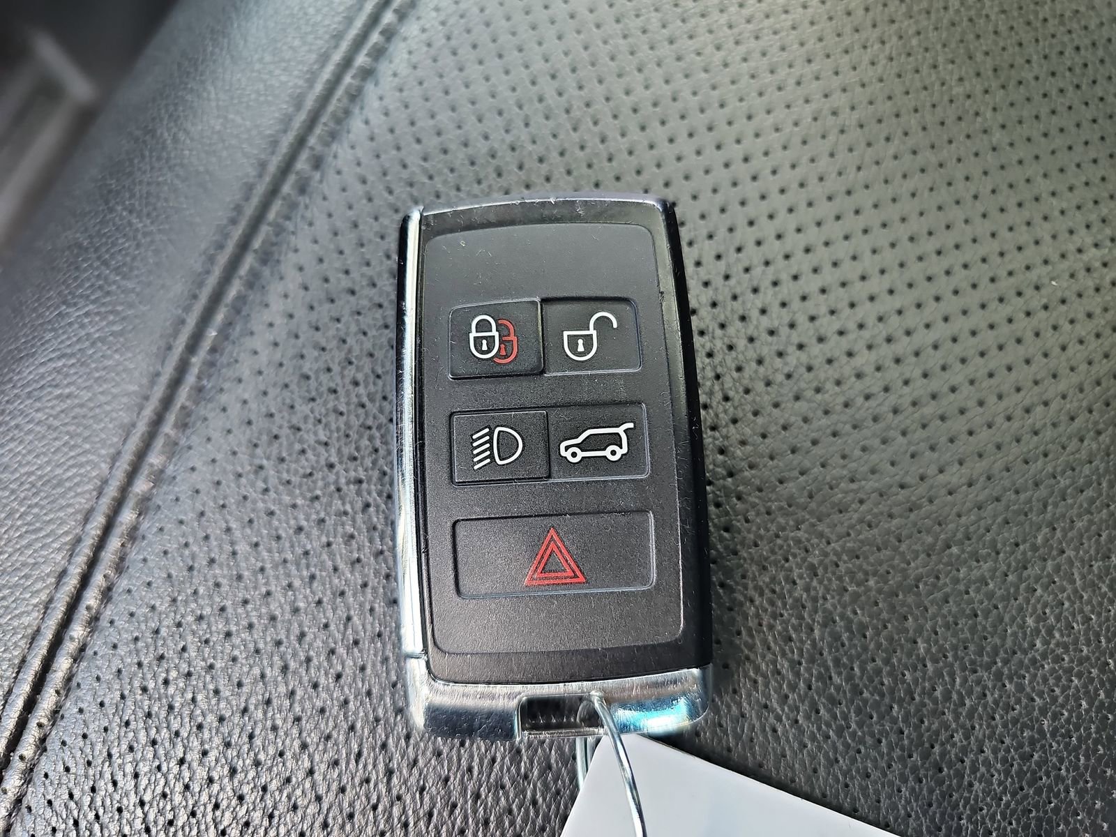 Used 2024 Land Rover Defender 90 S image 33