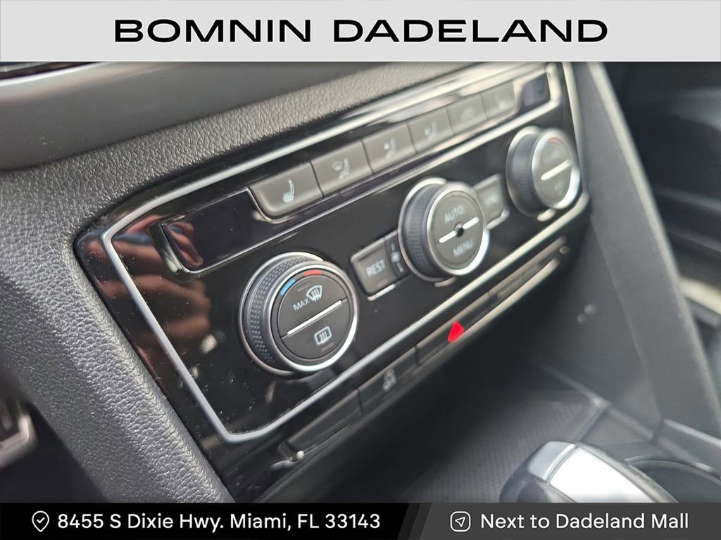 Used 2022 Volkswagen Atlas SEL R-Line image 24