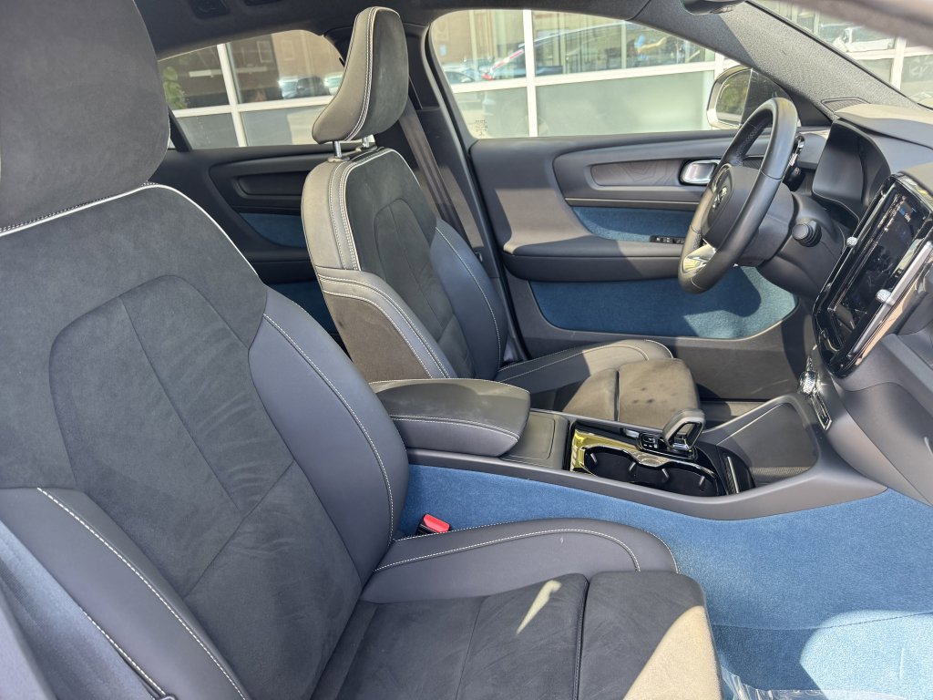 Used 2022 Volvo C40 P8 Recharge Ultimate image 39