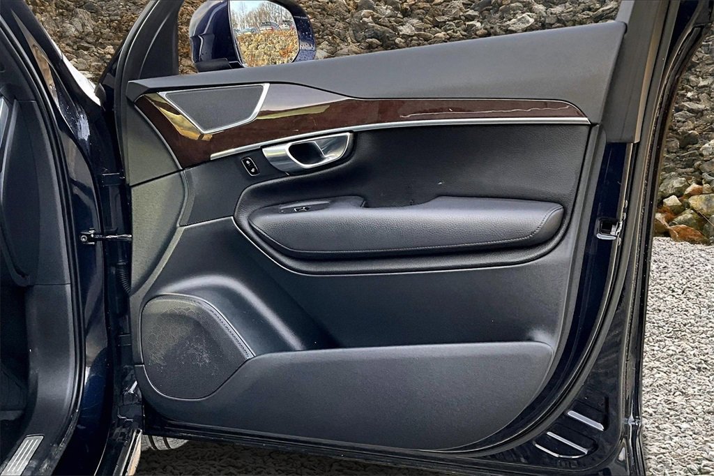 Used 2019 Volvo XC90 T6 Momentum w/ Protection Package image 21