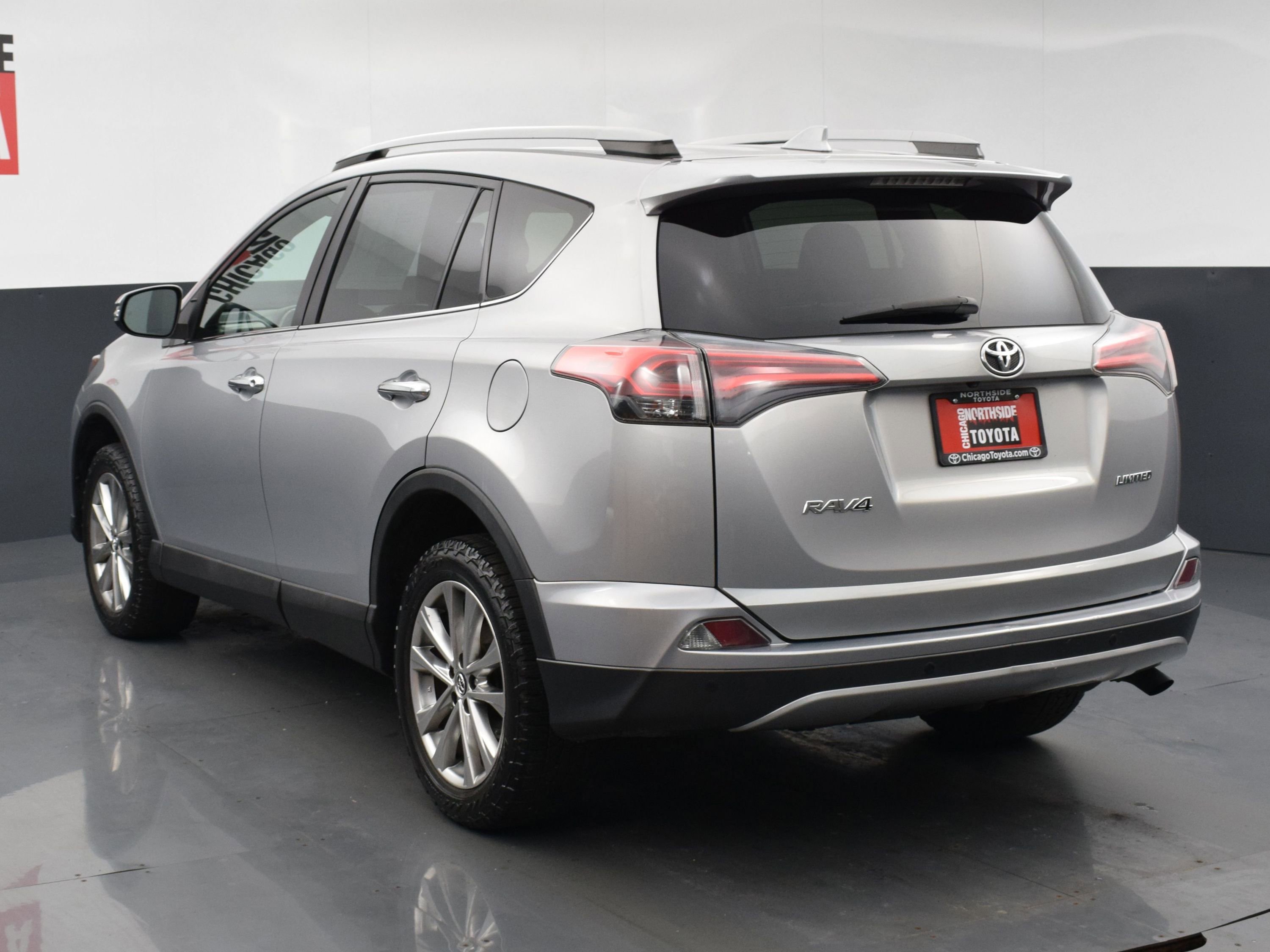 Used 2017 Toyota RAV4 Limited FWD image 3