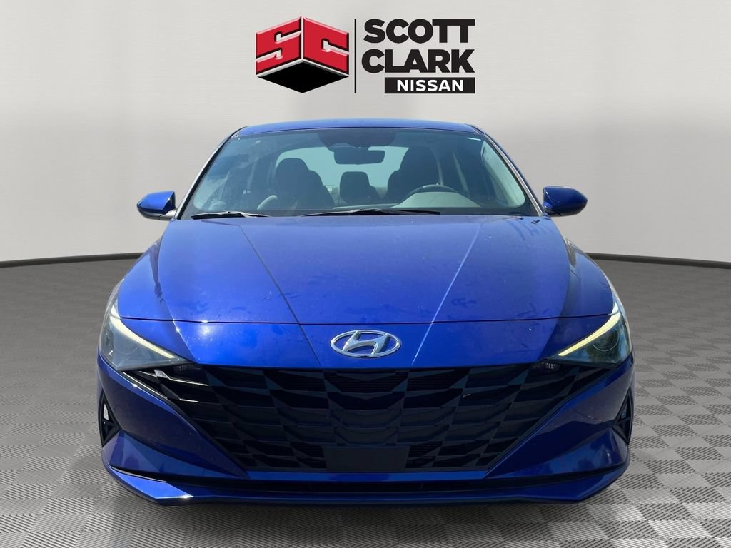 Used 2023 Hyundai Elantra SEL w/ Convenience Package FWD image 2