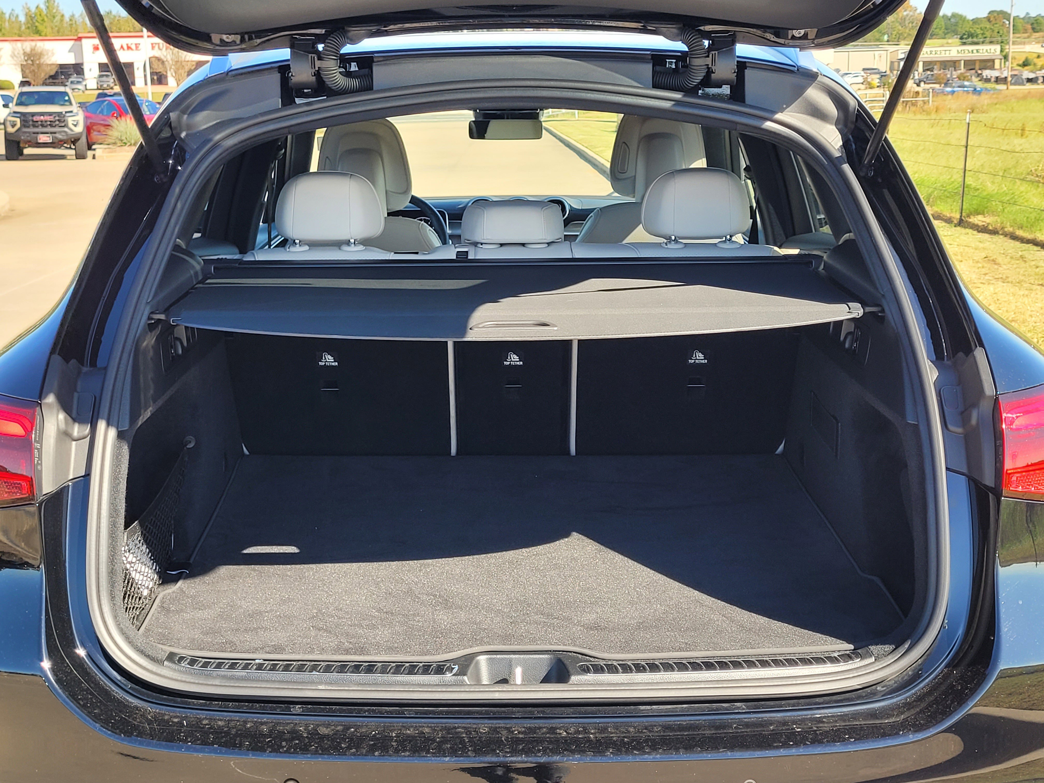 Used 2024 Mercedes-Benz GLC 300 4MATIC image 9