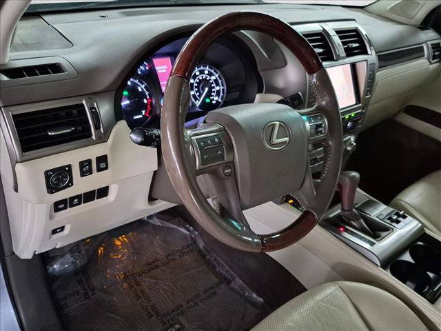 Used 2016 Lexus GX 460 w/ Premium Package AWD/4WD image 10