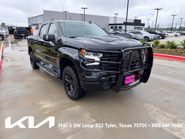 Used 2024 Chevrolet Silverado 1500 LT Trail Boss w/ LT Trail Boss Premium Package AWD/4WD image 1