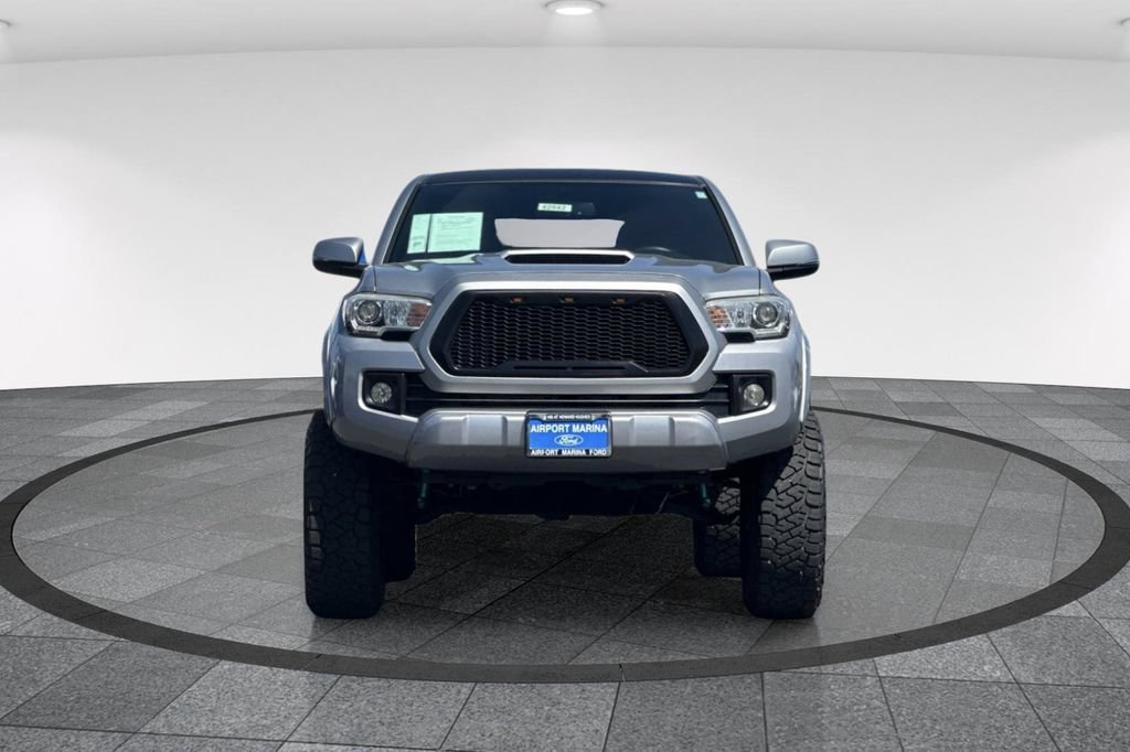 Used 2016 Toyota Tacoma TRD Sport w/ Towing Package RWD image 10
