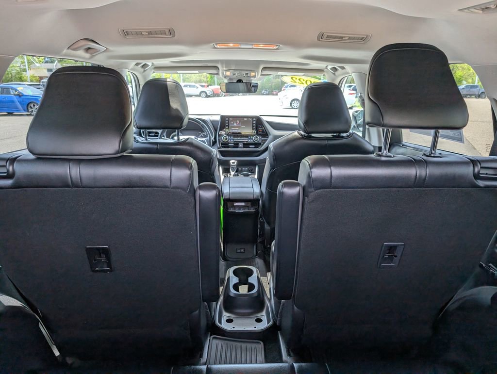 Used 2022 Toyota Highlander XLE AWD/4WD image 14