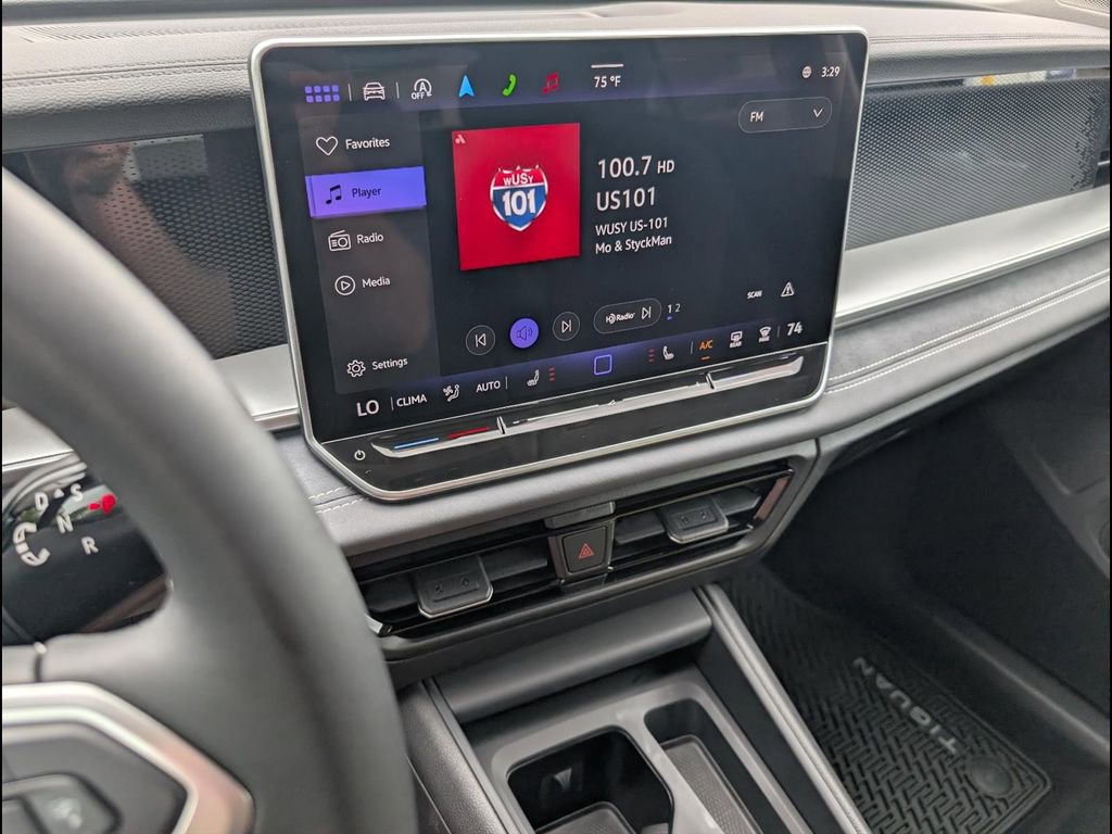 Used 2025 Volkswagen Tiguan SE image 17