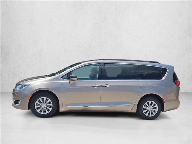 Used 2017 Chrysler Pacifica Touring-L FWD image 6