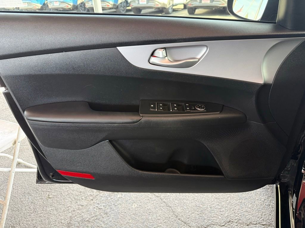 Used 2024 Kia Forte LXS w/ LXS Technology Package FWD image 17