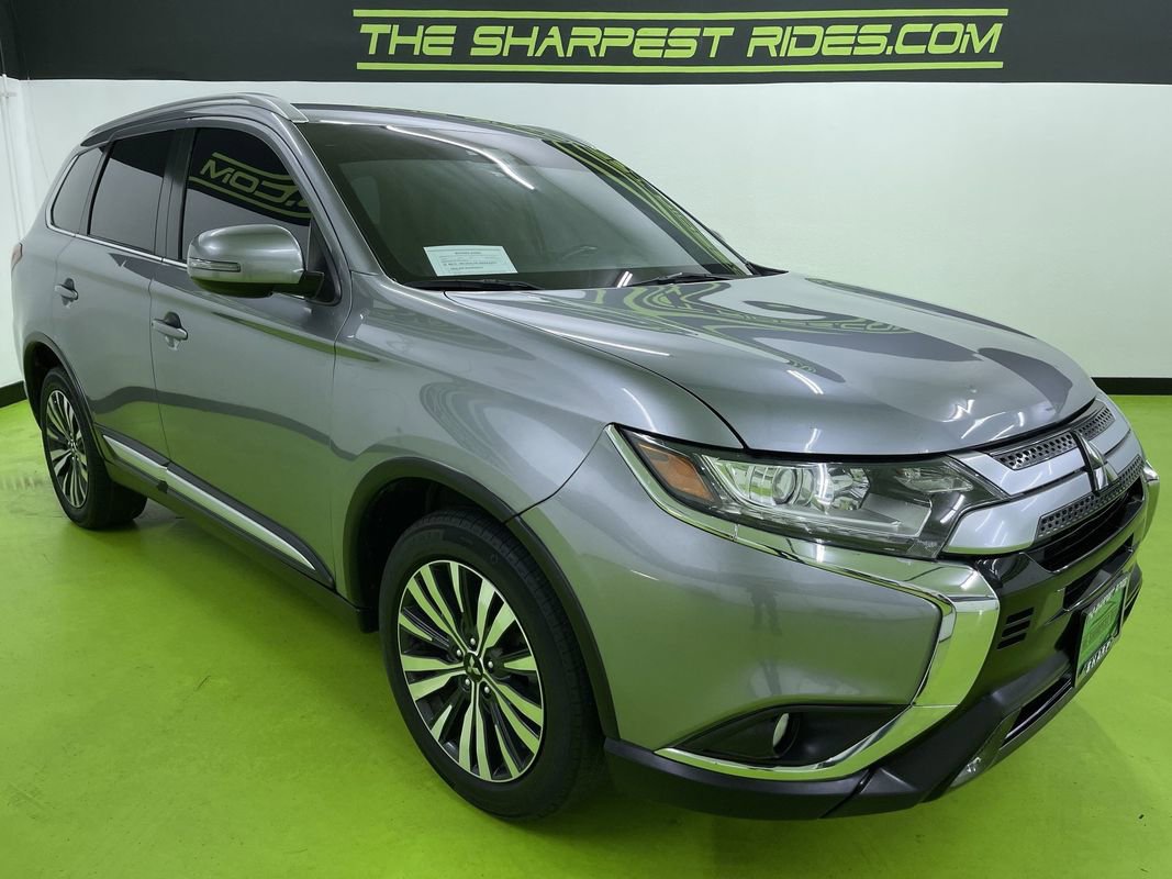 Used 2020 Mitsubishi Outlander SE image 2