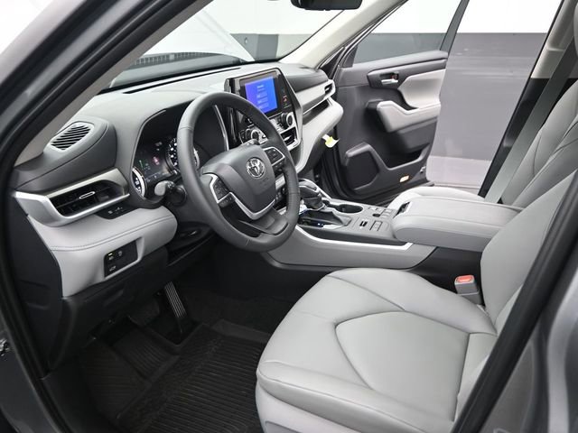 Used 2026 Toyota Highlander XLE image 4