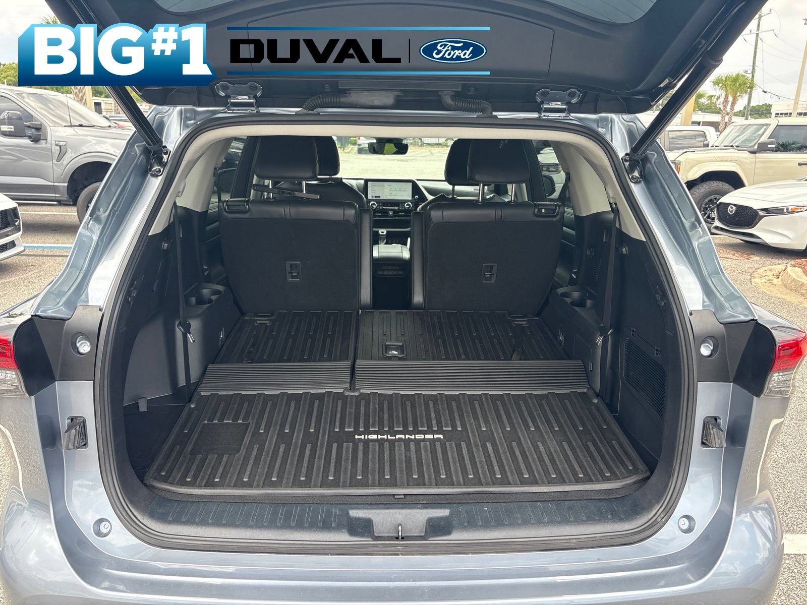 Used 2023 Toyota Highlander XLE FWD image 7