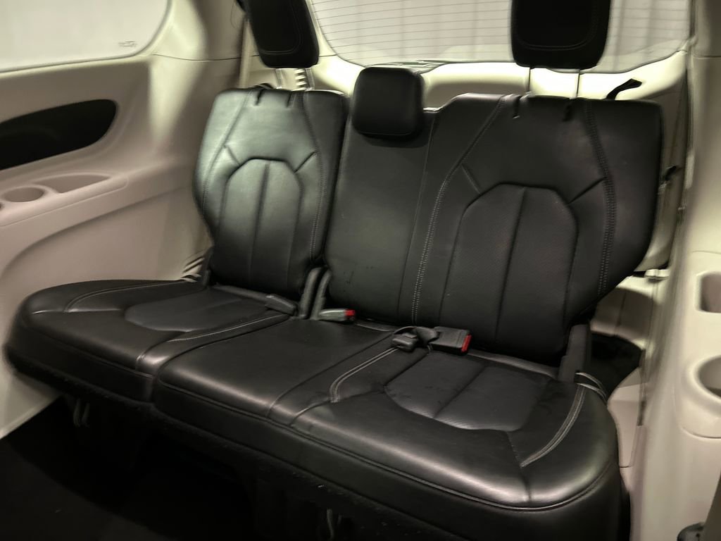 Used 2024 Chrysler Pacifica Touring-L FWD image 24