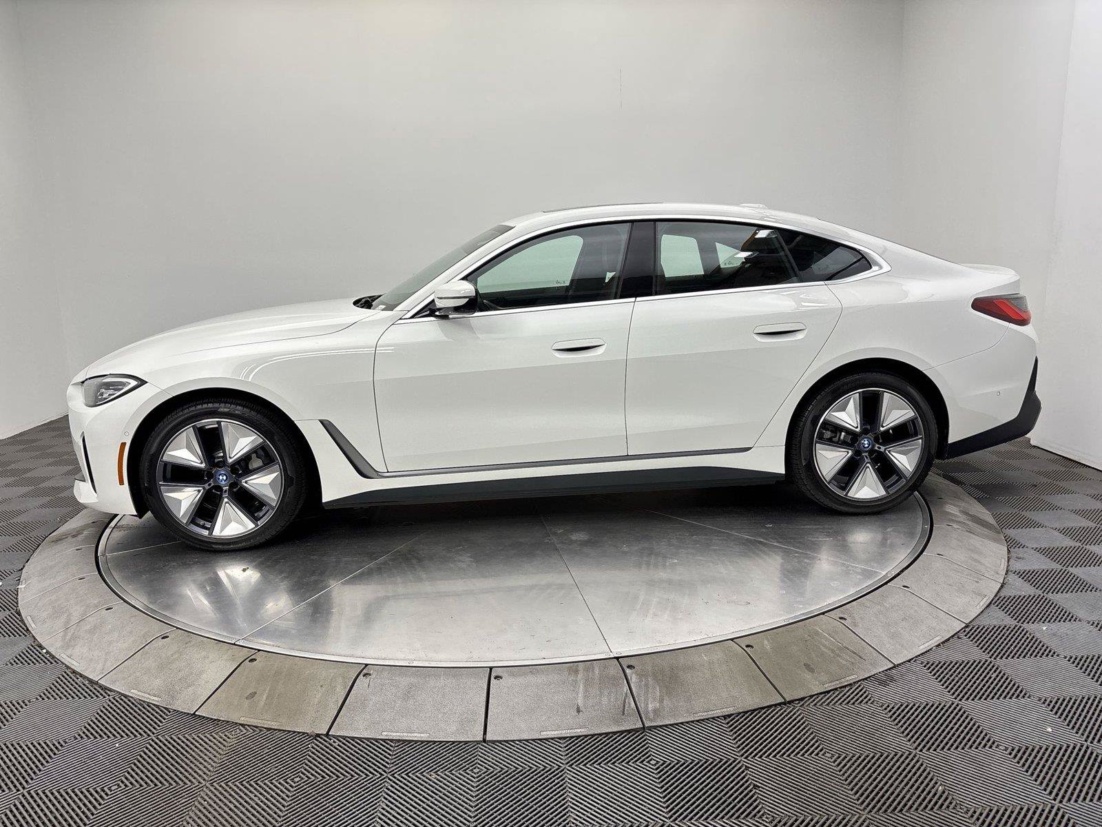 Used 2024 BMW i4 eDrive35 w/ Parking Assistance Package RWD image 16