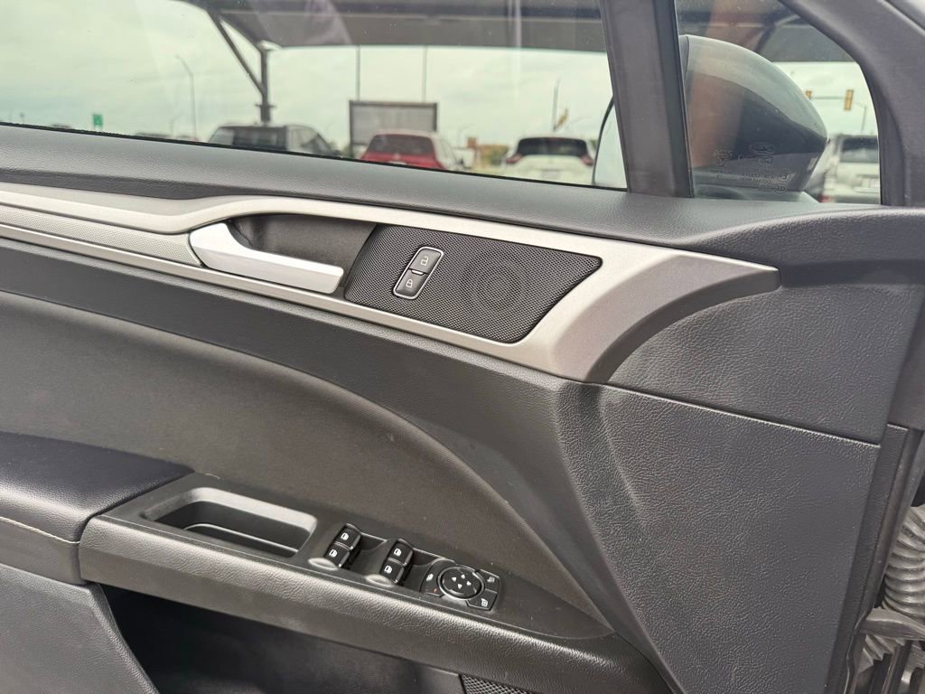 Used 2020 Ford Fusion SE image 20