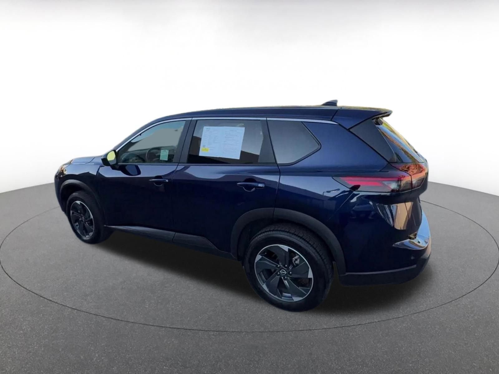 Used 2025 Nissan Rogue SV FWD image 10