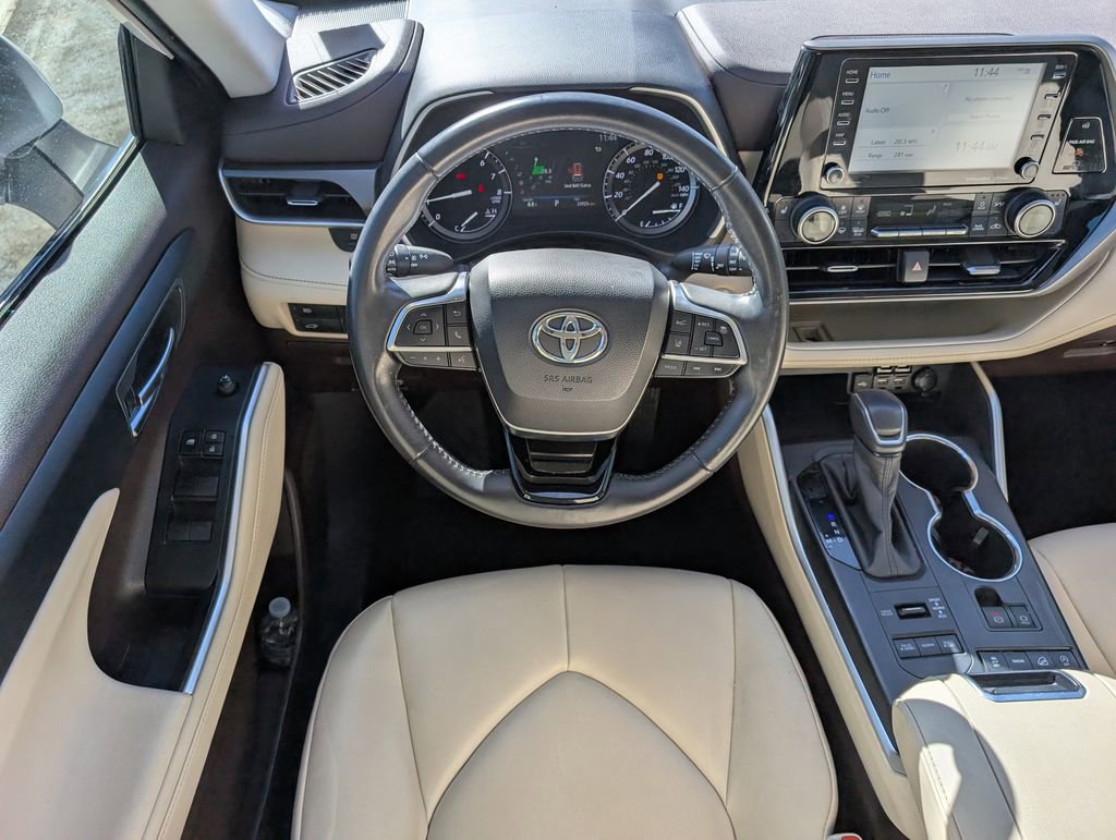 Used 2020 Toyota Highlander XLE image 26