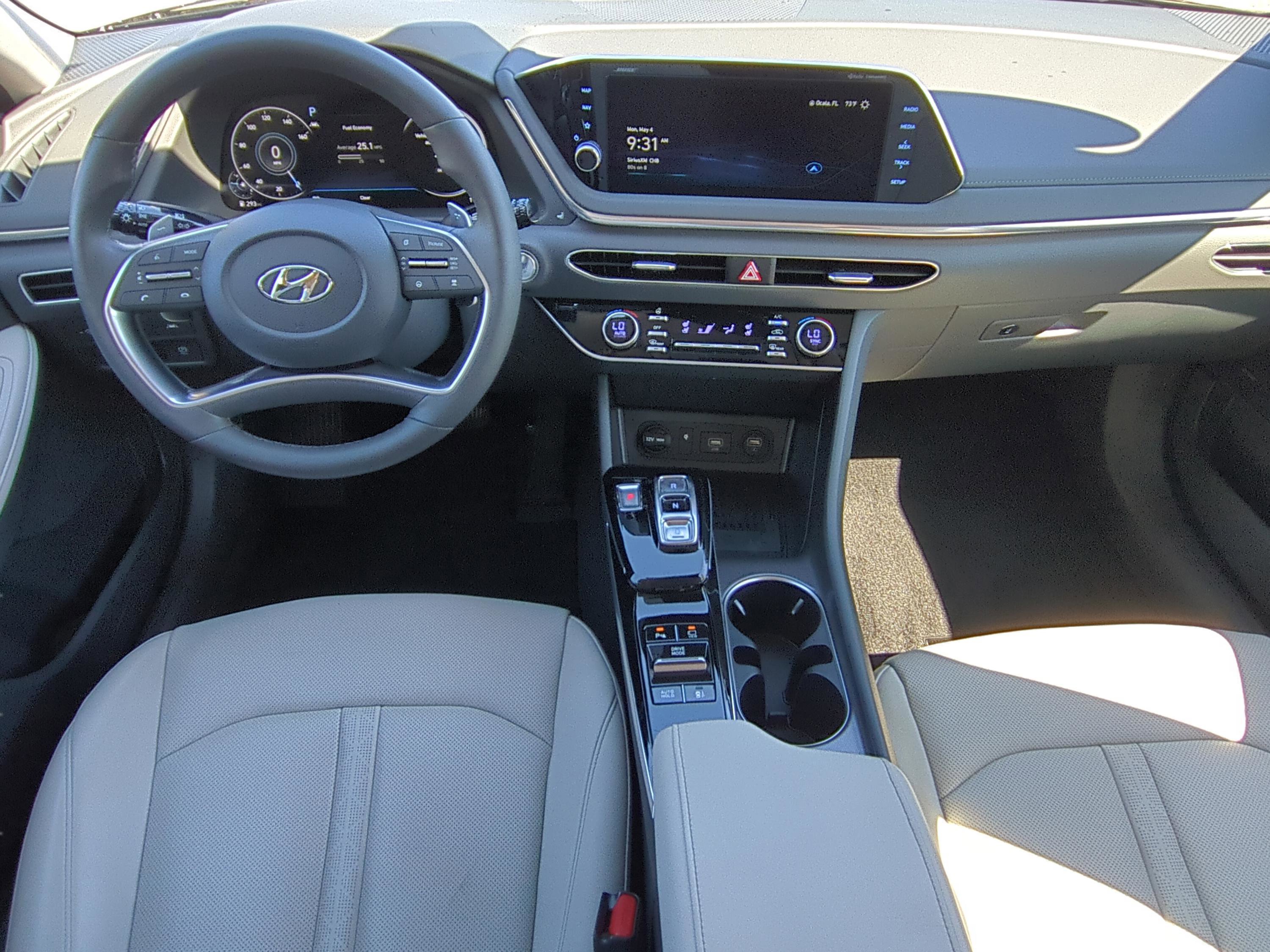 Used 2022 Hyundai Sonata Limited w/ Preferred Accessory Package FWD image 10