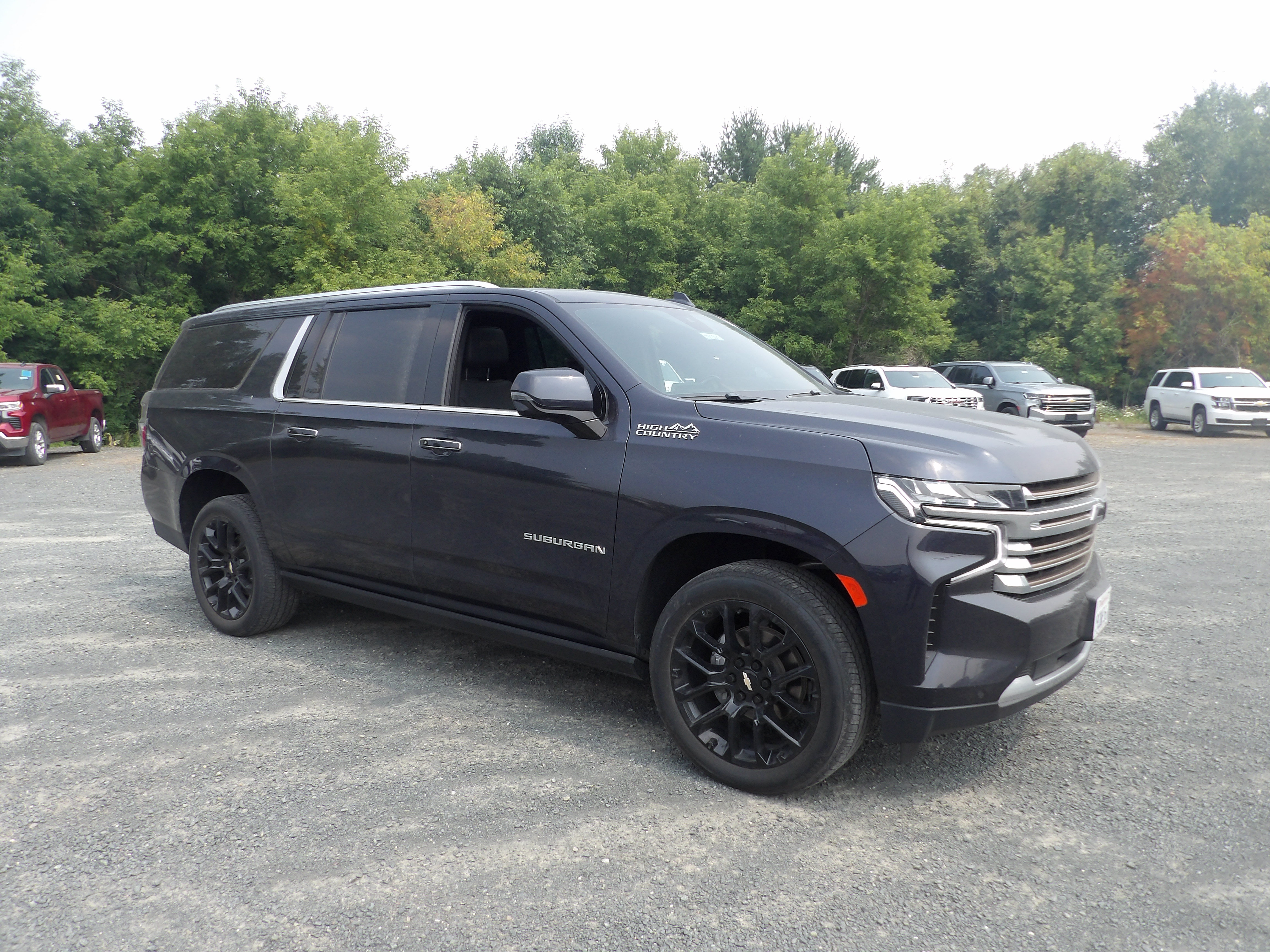 Used 2023 Chevrolet Suburban High Country AWD/4WD image 3