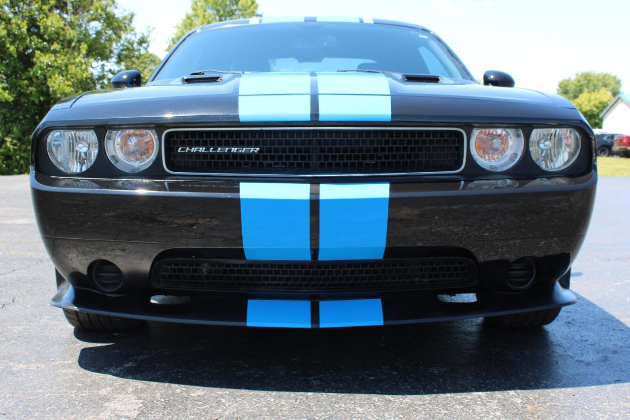 Used 2014 Dodge Challenger SXT RWD image 2