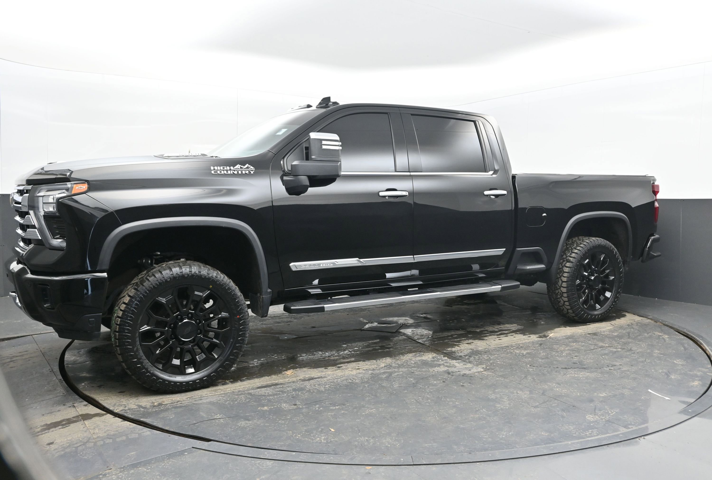Used 2024 Chevrolet Silverado 2500 High Country w/ Technology Package image 5
