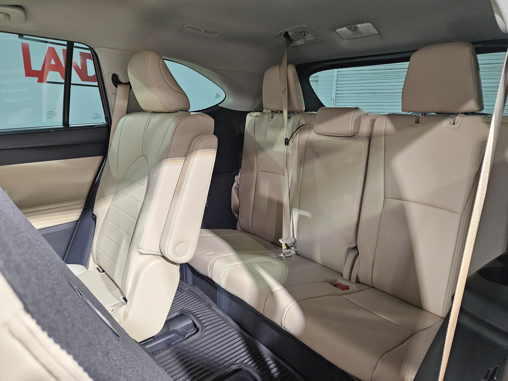 Certified 2024 Toyota Highlander XLE FWD image 39