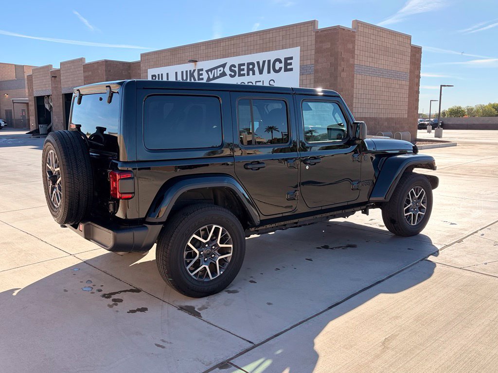 Used 2025 Jeep Wrangler Unlimited Sahara AWD/4WD image 9