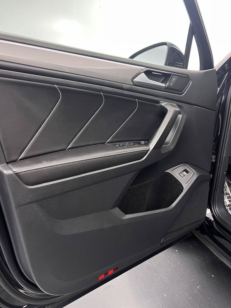 Used 2022 Volkswagen Tiguan SE R-Line FWD image 13