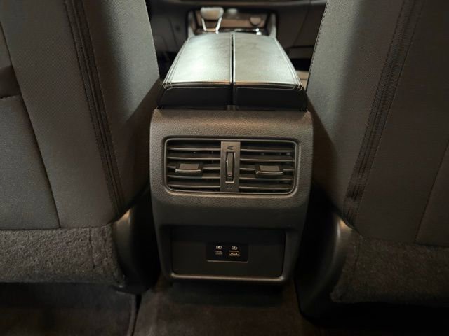 Used 2022 Nissan Rogue SV image 14