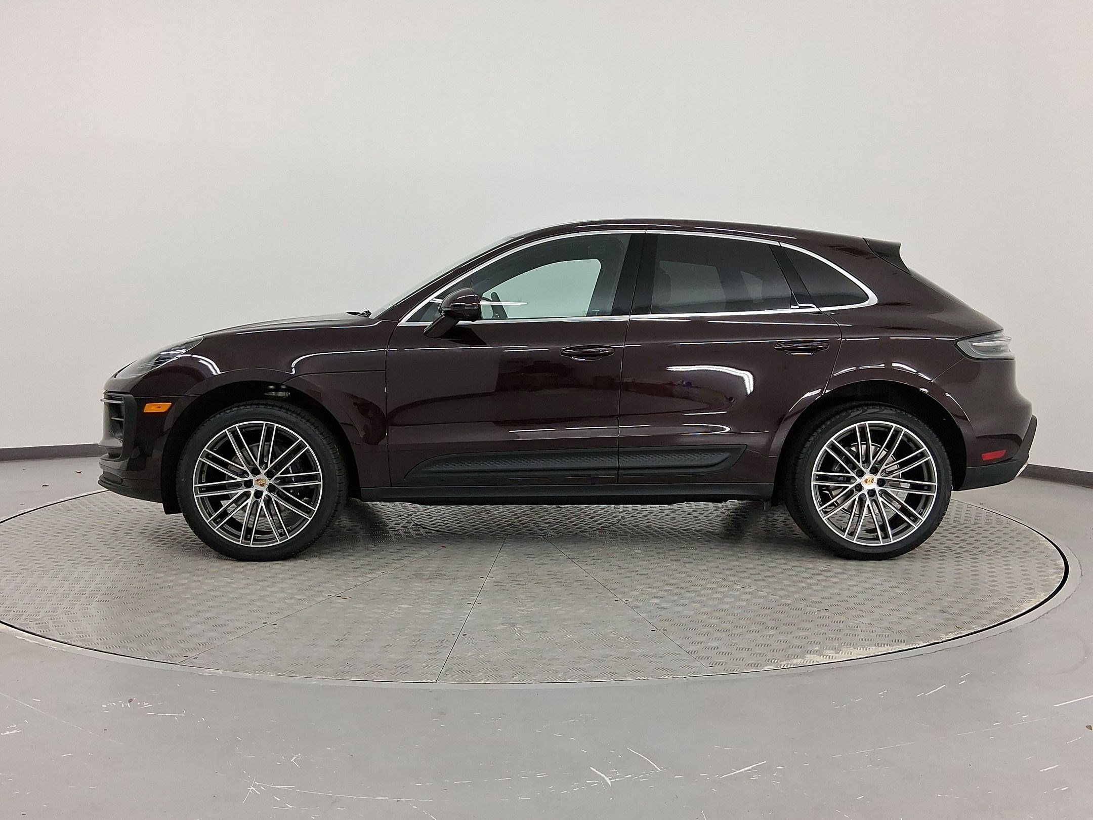 Used 2026 Porsche Macan image 2