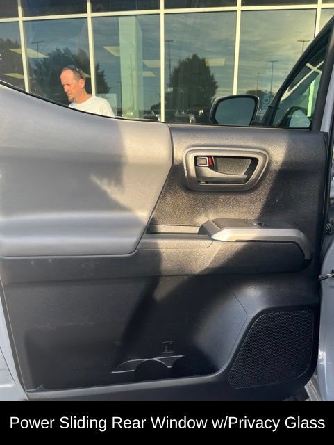 Used 2020 Toyota Tacoma SR5 AWD/4WD image 32